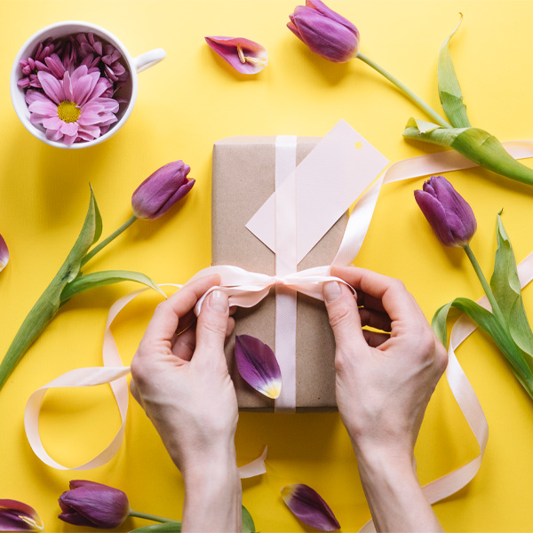 Варианты подарков для милых дам